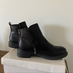 Zipper boots
